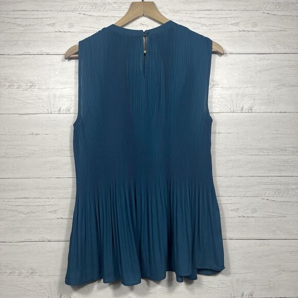 Torrid womens blue pleated tank top blouse size 0 lightweight flowy - Picture 4 of 5